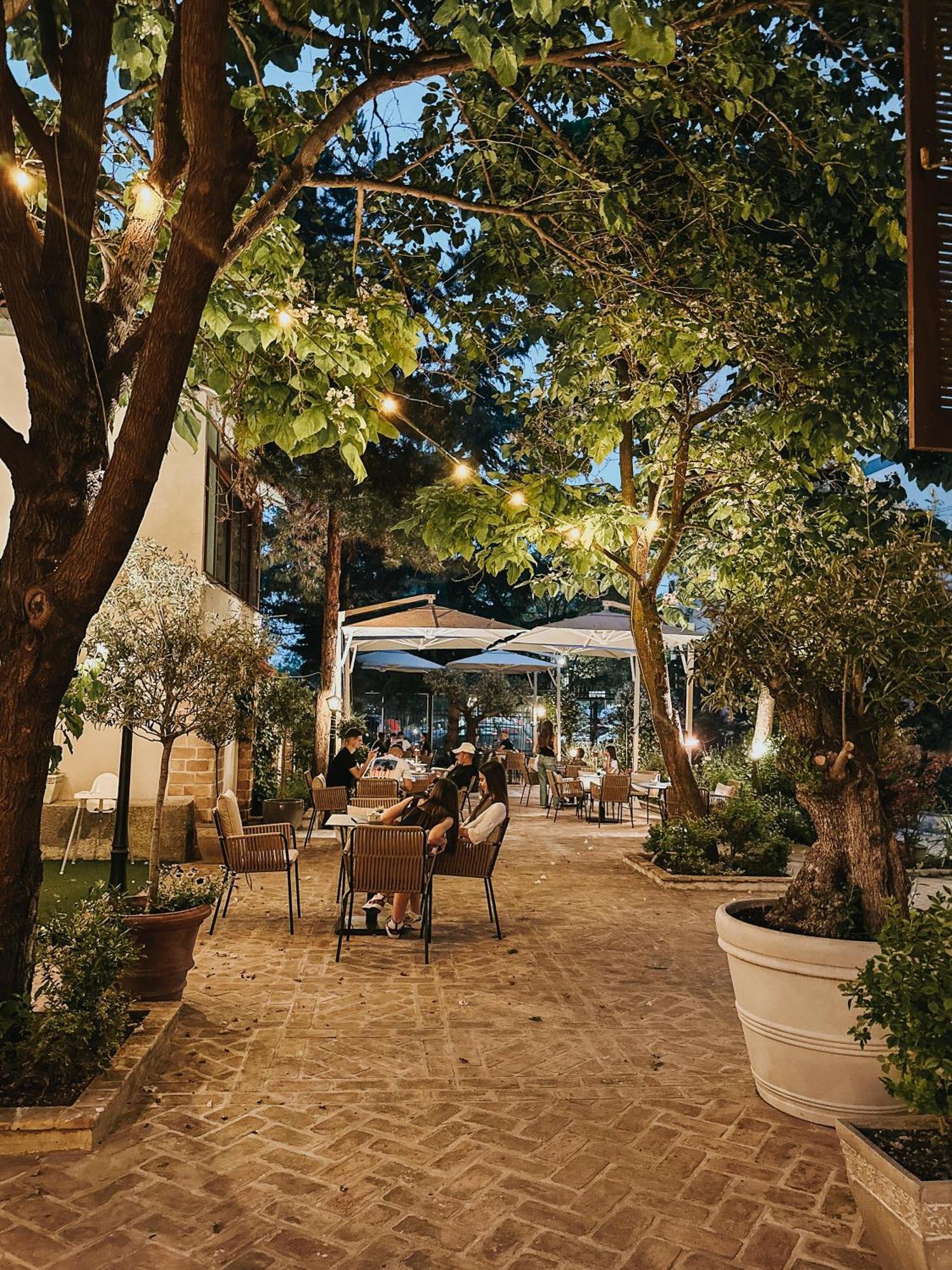 Seven Cafe & Hotel Поградец Экстерьер фото